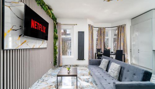 Two-Bedroom Deluxe Apartment
