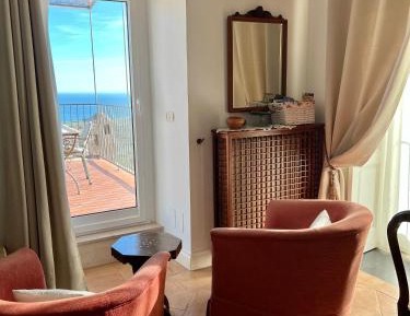 One-Bedroom Apartment with Sea View