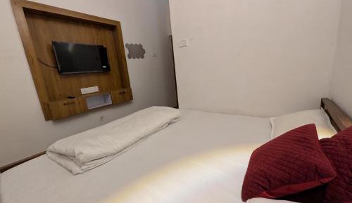 Deluxe Double Room (2 Adults + 1 Child)