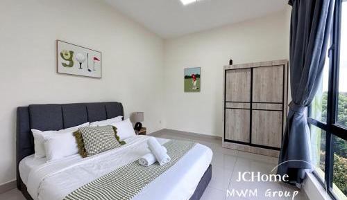 Three-Bedroom Apartment with Balcony