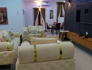 Queen Suite with Pool View