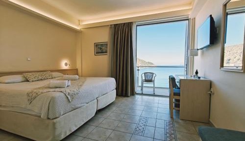 Standard Triple Room with Sea View