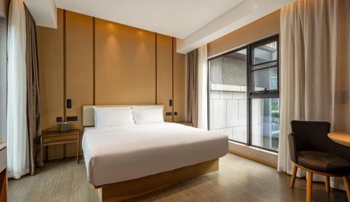 Deluxe Queen Room