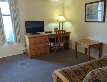 Deluxe Queen Suite