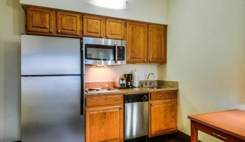 One-Bedroom Queen Suite
