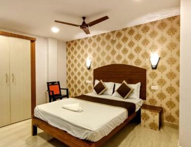 Deluxe Room (2 Adults + 1 Child)