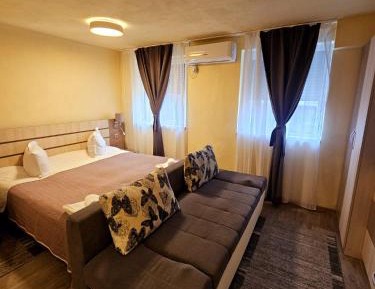 King Studio with Sofa Bed