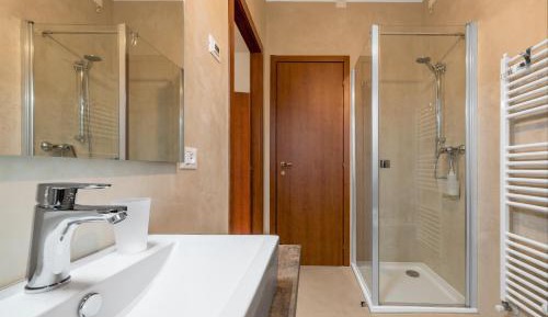 Deluxe Double Room with Shower
