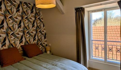 One-Bedroom Apartment with City View