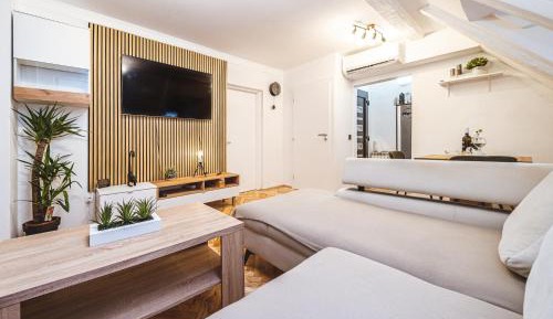 One-Bedroom Apartment with City View
