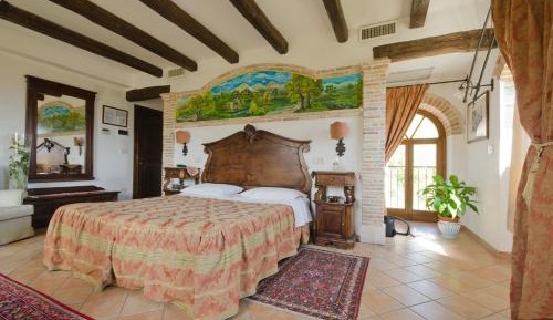 Deluxe King Suite