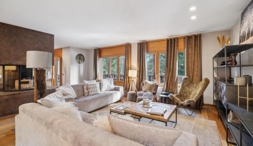 Three-Bedroom Deluxe Apartment