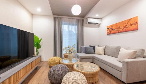 Four-Bedroom Apartment with Balcony 