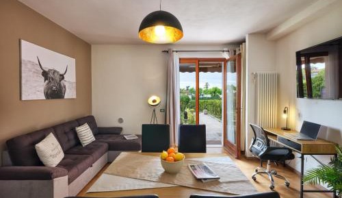 Apartment with Garden View