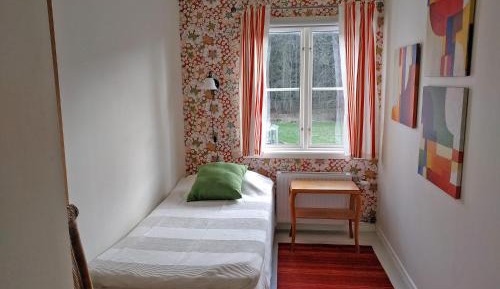 Single Room with Shared Bathroom