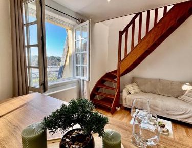 Apartment with Pool View 