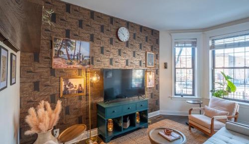 Queen Room with Shared Bathroom
