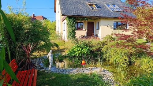 One-Bedroom Apartment with Garden View