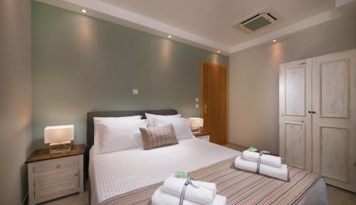 Deluxe One-Bedroom Apartment with Ocean View
