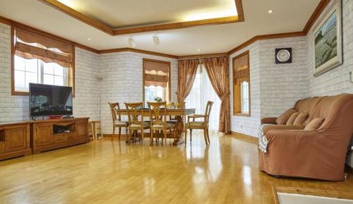 Room #1258310603