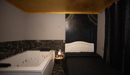 Deluxe Suite with Spa Bath