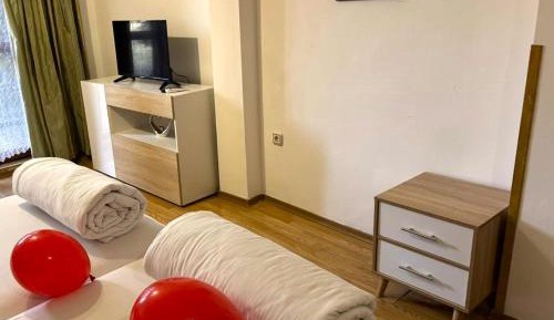 Apartment with Pool View 