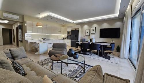 Four-Bedroom Apartment with Balcony 