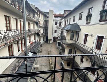 One-Bedroom Apartment with View