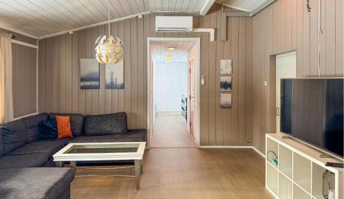 One-Bedroom Holiday Home