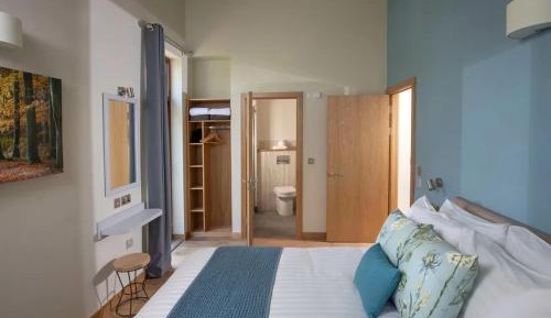 Silver Birch Restricted View Cabin (pet-friendly)
