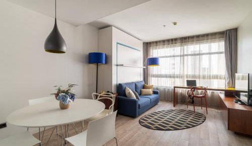 Deluxe One-Bedroom Apartment