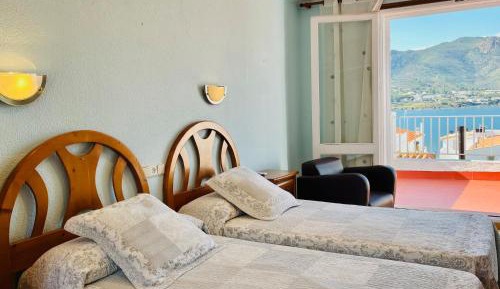 Standard Twin Room with Sea View