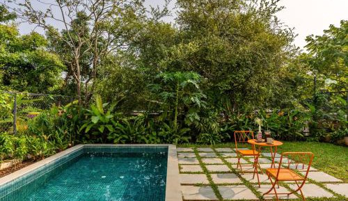 Villa with Garden View