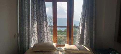 Double or Twin Room with Mountain View
