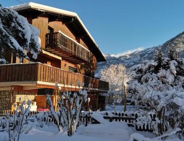 Apartment with Mountain View