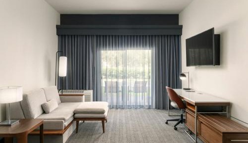 1 Bedroom 2 room Suite, 1 King, Sofa bed