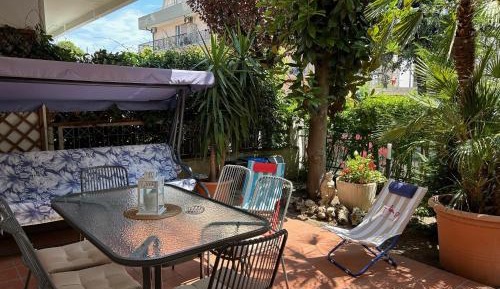 Two-Bedroom Deluxe Apartment with Garden View