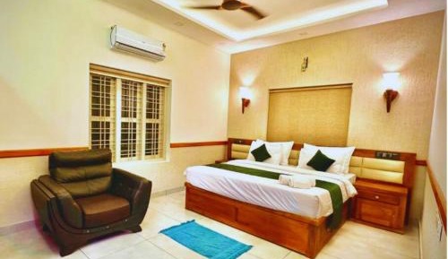 Deluxe Two-Bedroom Apartment with Garden View