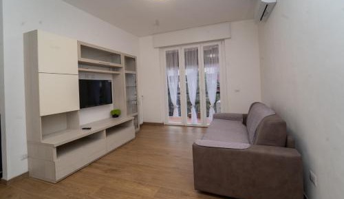 Deluxe One-Bedroom Apartment