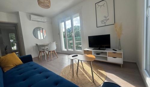 Three-Bedroom Apartment with Balcony