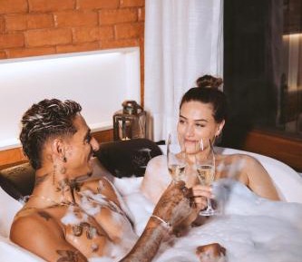 Suite with Hot Tub
