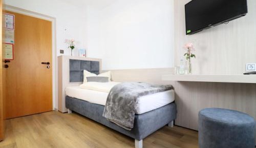Single Room with Shared Toilet