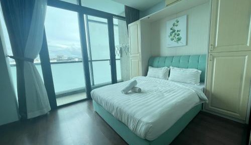 Three-Bedroom Apartment with Sea View