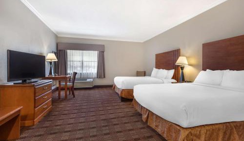 Queen Room with Two Queen Beds - Non Smoking