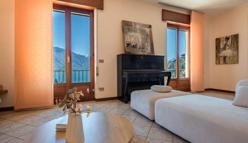 Apartment with Lake View