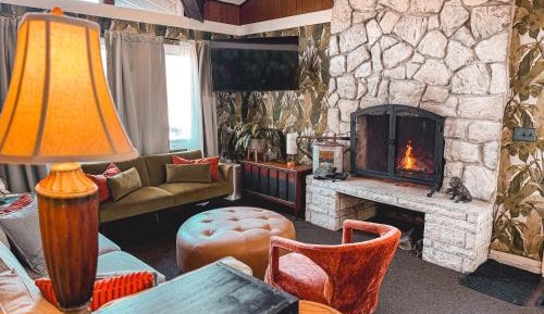 Retro Chalet No.1