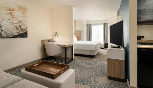 King Suite with Sofa Bed and Adapted Tub - Mobility and Hearing Accessible