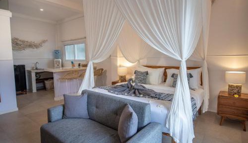 Suite with Pool View