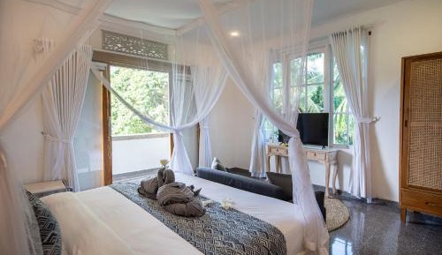 Double Room with Pool View