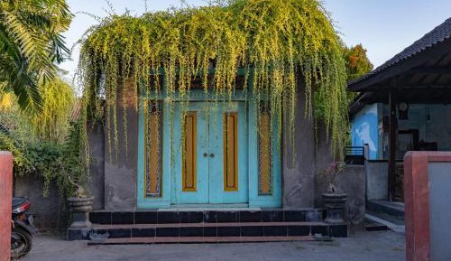 Cottage with Garden View